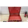 Image 9 : Coca-Cola Collectibles: 2 Insulated Lunch Bags, Hat, Box, 2 Purses, Suitcase, and 3 Pairs of