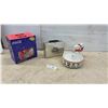 Image 1 : Coca-Cola Fun Lights, Polar Bear Bank, and 1999 Coca-Cola Co. Lunch Box with Bingo Game
