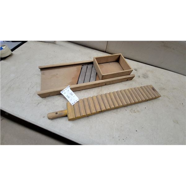 Wooden Washboard with Handle and Cabbage Shredder