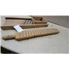 Image 2 : Wooden Washboard with Handle and Cabbage Shredder