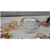Image 5 : Depression-Era Peach Electric Lamp and Glassware