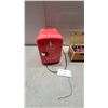 Image 3 : Coca-Cola Retro Thermoelectric Mini Fridge and Wooden Crate Radio with Bottles