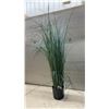 Image 5 : 2 Faux Grass in Pots, 2 Vases, Tallest Plant 43”