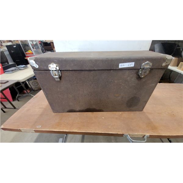 Vintage metal auto Trunk with Metal Latches and Corner Protectors 19”×14”×34”
