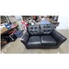 Image 1 : Black Leather-Style 2-Cushion Couch