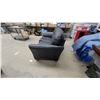 Image 5 : Black Leather-Style 2-Cushion Couch