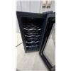 Image 4 : Koolatron WC10 Thermoelectric 10-Bottle Wine Cooler with Mirrored Glass Door