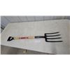 Image 1 : Husky 4-Tine Spading Fork with Wooden Handle and Black D-Grip