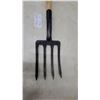 Image 2 : Husky 4-Tine Spading Fork with Wooden Handle and Black D-Grip