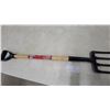 Image 3 : Husky 4-Tine Spading Fork with Wooden Handle and Black D-Grip