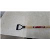 Image 4 : Husky 4-Tine Spading Fork with Wooden Handle and Black D-Grip