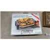 Image 2 : Pyrex 2 L Square Cake Dish with Cradle, Framed Box, Nutcracker