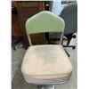 Image 5 : Pair of Vintage Diner Swivel Lunch Stools with Green Backs and Brown Seats