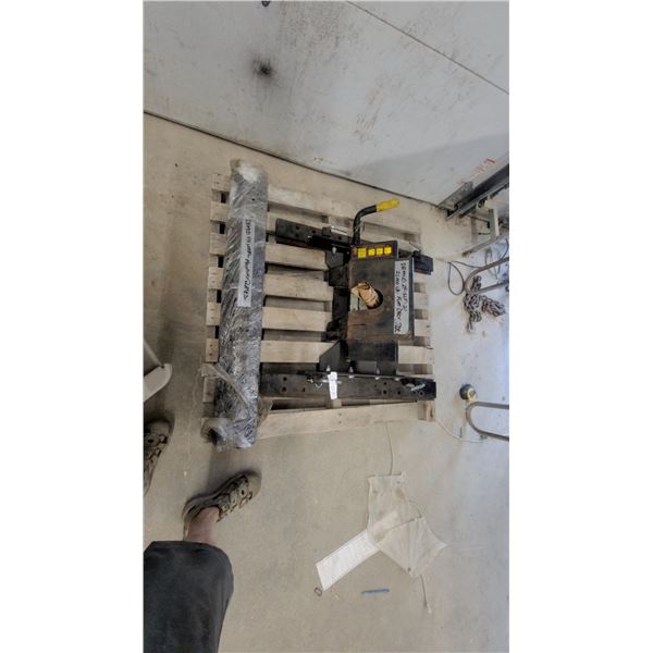 Demco 21K Slide-R 712 21,000 Pound 5th Wheel Hitch with Mounting Plates