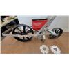 Image 2 : EarthWay Precision Garden Seeder Model 1001-B with Interchangeable Seed Plates