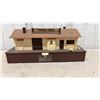 Image 5 : Vintage O Gauge Train Set with Locomotive, NYC Caboose, Station