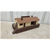 Image 6 : Vintage O Gauge Train Set with Locomotive, NYC Caboose, Station