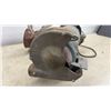 Image 4 : Baldor Heavy-Duty Ball Bearing Grinder-Buffer, 1/2 HP, 115V, 3600 RPM, and Light
