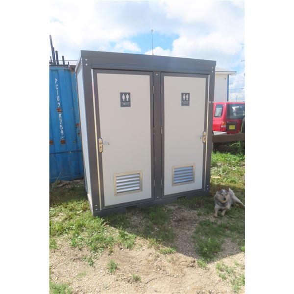 Double Washroom, Well-Built – 2 Rooms, 2 Toilets, 2 Sinks, 80" × 50" × 90", Great Shape!
