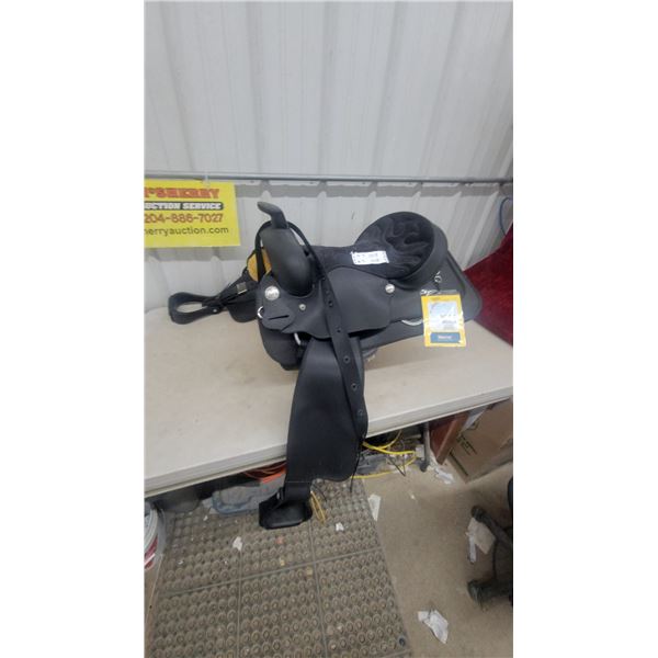 Wintec Western All Rounder Black Synthetic Saddle, 16”, New Condition