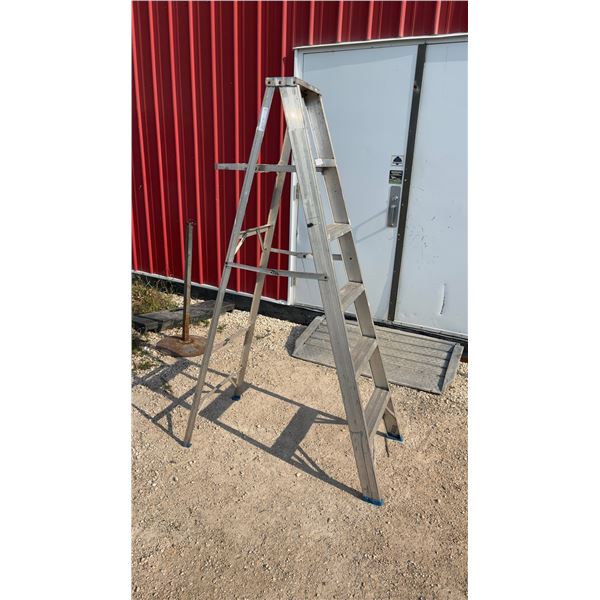6ft Aluminum Step Ladder with Tool Tray