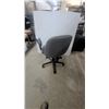 Image 3 : Grey Fabric Office Task Chair with Black T-Arms and Five-Star Caster Base