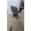 Image 4 : Grey Fabric Office Task Chair with Black T-Arms and Five-Star Caster Base