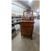 Image 1 : Antique Quarter-Sawn Oak 5-Drawer Highboy Dresser with Carved Mirror