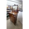 Image 2 : Antique Quarter-Sawn Oak 5-Drawer Highboy Dresser with Carved Mirror