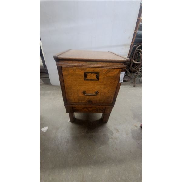 Antique Globe-Wernicke Quartersawn Oak Mission Style Card File Cabinet on Stand 24”×16”×18”