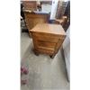 Image 4 : Antique Globe-Wernicke Quartersawn Oak Mission Style Card File Cabinet on Stand 24”×16”×18”