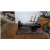 Image 2 : Vintage Singer 31-15 Industrial Sewing Machine on Wooden Table with Electric Motor and Foot Pedal