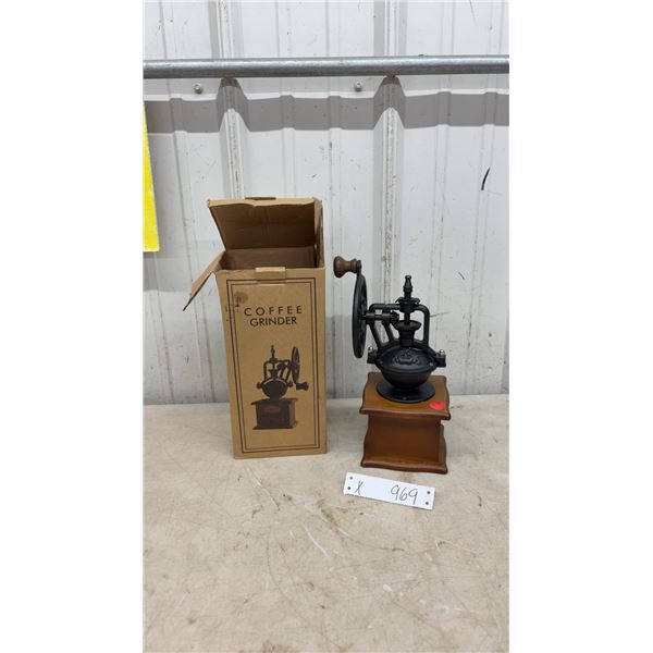 Vintage-Style Manual Cast Iron Coffee Grinder with Wooden Base and Original Box