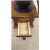Image 5 : Vintage-Style Manual Cast Iron Coffee Grinder with Wooden Base and Original Box
