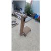 Image 5 : Vintage Industrial Portable Platform Beam Scale with Sliding Weight and Counterweight