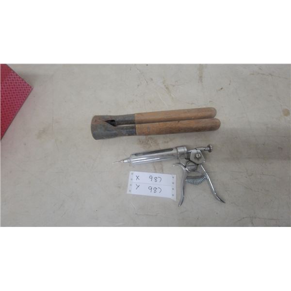Veterinary Automatic Repeater Syringe and Horn/Calf Gougers