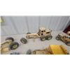Image 5 : Vintage Tonka Mighty Front-End Loader and Other Pressed-Steel Construction Toys