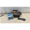 Image 8 : Kodak Instamatic 30 and 20 Camera Outfits, Disc 4000 Camera Outfit, Flash