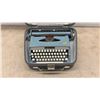 Image 2 : Majestic 612 Portable Typewriter and Case
