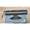 Image 5 : Majestic 612 Portable Typewriter and Case
