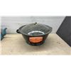 Image 2 : Vintage Enamelware / Graniteware Beacon Rise and Shine Kneading Pan, Floral Bowl, and Blue Kettle