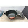 Image 3 : Vintage Enamelware / Graniteware Beacon Rise and Shine Kneading Pan, Floral Bowl, and Blue Kettle