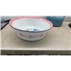 Image 5 : Vintage Enamelware / Graniteware Beacon Rise and Shine Kneading Pan, Floral Bowl, and Blue Kettle