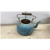 Image 8 : Vintage Enamelware / Graniteware Beacon Rise and Shine Kneading Pan, Floral Bowl, and Blue Kettle
