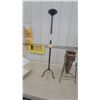 Image 4 : Rustic Terracotta Amphora Vase with Pointed Base and Metal candle Stand