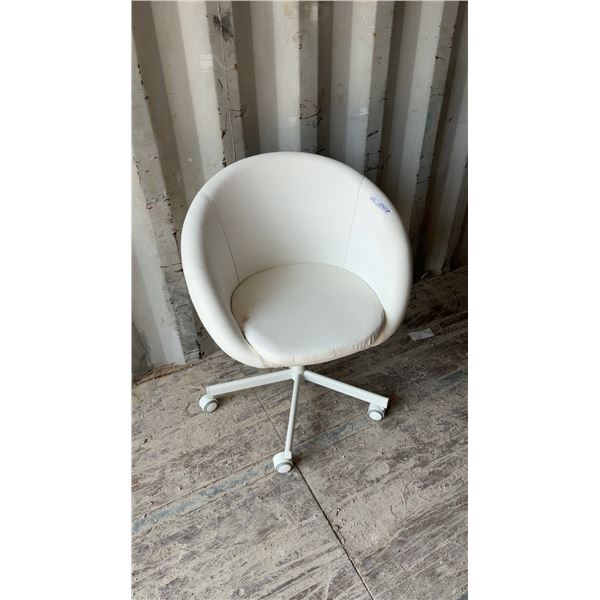 White Swivel Office Chair with 5-Star Base and Casters