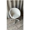 Image 1 : White Swivel Office Chair with 5-Star Base and Casters
