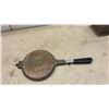 Image 10 : Vintage Kitchenware Lot: Lucre Manual Potato Dicer, Coffee Grinder, Robin Hood Loaf Pan