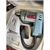 Image 2 : BOX AND TOTE OF ASSORTED POWER TOOLS