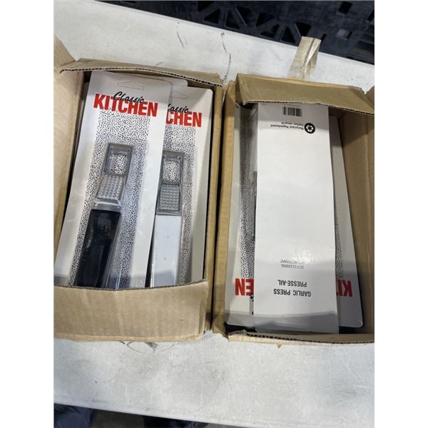 APPROX 24 NEW CLASSIC KITCHEN GARLIC PRESSES